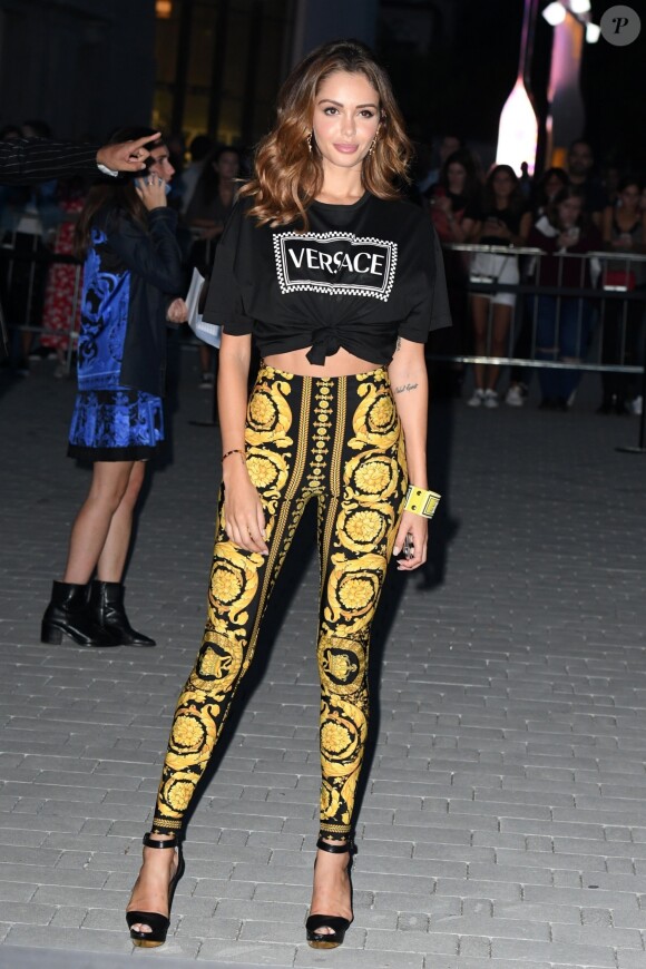 Nabilla Benattia - Arrivées des people au défilé Versace - Collection Prêt-à-Porter Printemps/Eté 2019" lors de la Fashion Week de Milan (MLFW) le 21 septembre 2018.