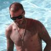 David Beckham se relaxe dans une piscine avec son ami D. Gardner à Miami, le 5 septembre 2018.