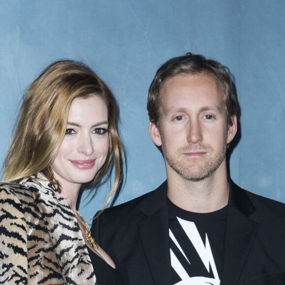 Anne Hathaway et son mari Adam Shulman - Défilé Givenchy, collection printemps-été 2019 au Palais de Justice. Paris, le 30 septembre 2018. © Olivier Borde/Bestimage