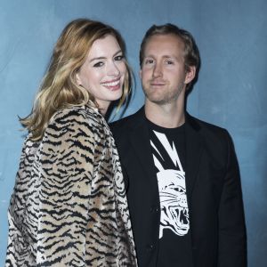 Anne Hathaway et son mari Adam Shulman - Défilé Givenchy, collection printemps-été 2019 au Palais de Justice. Paris, le 30 septembre 2018. © Olivier Borde/Bestimage