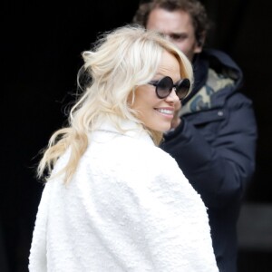 Pamela Anderson - Arrivées des people au défilé Chanel Collection Prêt-à-Porter Printemps/Eté 2019 lors de la Fashion Week au Grand Palais à Paris le 2 octobre 2018. © Veeren-CVS/Bestimage  Arrivals of people at the Chanel Collection Ready-to-Wear Spring / Summer 2019 show during Fashion Week at the Grand Palais in Paris on October 2, 2018.02/10/2018 - Paris