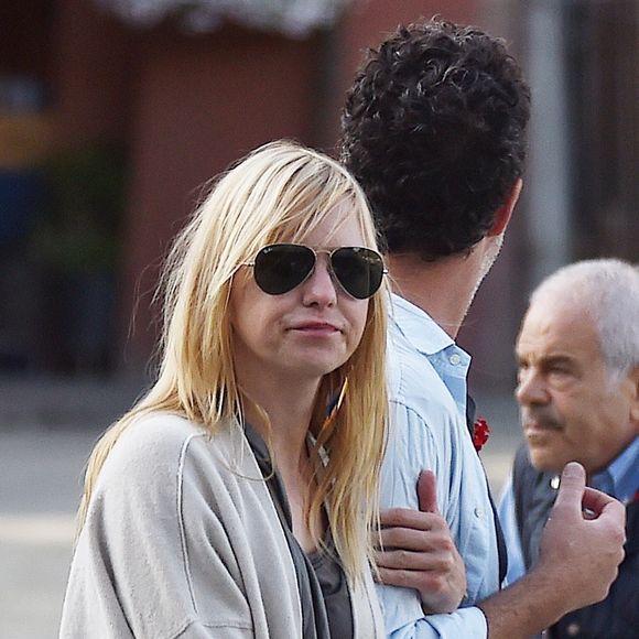 Exclusif - Anna Faris se promène avec son compagnon Michael Barrett et son fils Jack à Portofino, le 13 juin 2018.