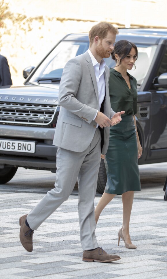 Le prince Harry, duc de Sussex, et Meghan Markle, duchesse de Sussex, inaugurent l'université technologique à Bognor Regis. C'est leur première visite dans le comté de Sussex depuis leur mariage. Le 3 octobre 2018.