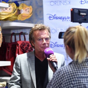 Exclusif - Franck Dubosc - Premier anniversaire de la collaboration entre le sculpteur Richard Orlinski et Disneyland Paris, au Disney Store, à Paris, le 4 octobre 2018. © Rachid Bellak/Bestimage