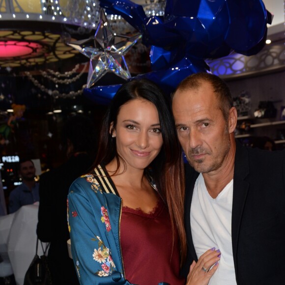 Exclusif - Delphine Wespiser (Miss France 2012) et son compagnon Roger Erhart - Premier anniversaire de la collaboration entre le sculpteur Richard Orlinski et Disneyland Paris, au Disney Store, à Paris, le 4 octobre 2018. © Rachid Bellak/Bestimage