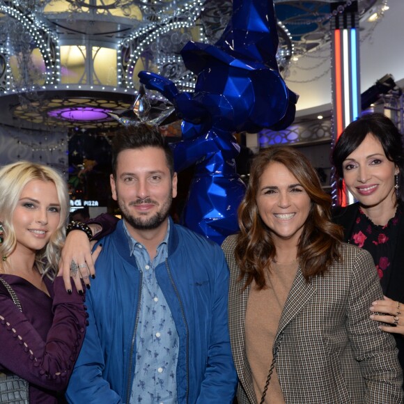 Exclusif - Maxime Guény, Kelly Vedovelli, Valérie Bénaïm et Géraldine Maillet - Premier anniversaire de la collaboration entre le sculpteur Richard Orlinski et Disneyland Paris, au Disney Store, à Paris, le 4 octobre 2018. © Rachid Bellak/Bestimage