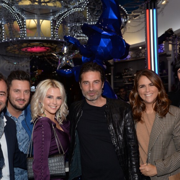 Exclusif - Bernard Montiel, Maxime Guény, Kelly Vedovelli, Richard Orlinski, Valérie Bénaïm et Géraldine Maillet - 1er anniversaire de la collaboration entre l'artiste contemporain R.Orlinski avec le parc Disneyland Paris, au Disney Store, à Paris, France, le 4 octobre 2018. © Rachid Bellak/Bestimage  (No Web No Blog pour la Belgique et la Suisse)04/10/2018 - Paris