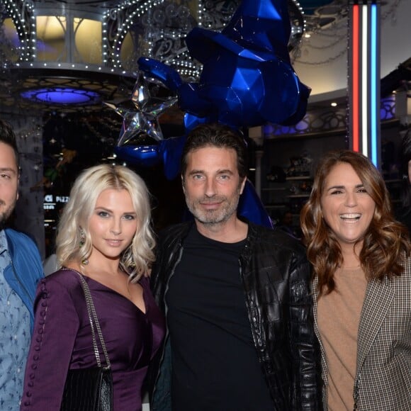 Exclusif - Maxime Guény, Kelly Vedovelli, Richard Orlinski, Valérie Bénaïm et Géraldine Maillet - Premier anniversaire de la collaboration entre le sculpteur Richard Orlinski et Disneyland Paris, au Disney Store, à Paris, le 4 octobre 2018. © Rachid Bellak/Bestimage