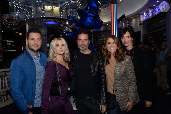 Exclusif - Maxime Guény, Kelly Vedovelli, Richard Orlinski, Valérie Bénaïm et Géraldine Maillet - Premier anniversaire de la collaboration entre le sculpteur Richard Orlinski et Disneyland Paris, au Disney Store, à Paris, le 4 octobre 2018. © Rachid Bellak/Bestimage
