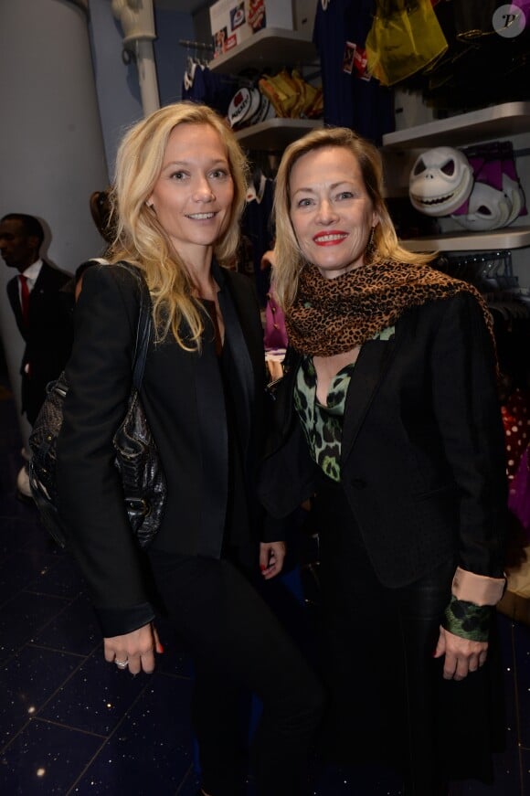 Exclusif - Caroline Vigneaux et Gabrielle Lazure - Premier anniversaire de la collaboration entre le sculpteur Richard Orlinski et Disneyland Paris, au Disney Store, à Paris, le 4 octobre 2018. © Rachid Bellak/Bestimage