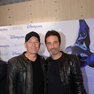 Exclusif - Laurent Baffie et Richard Orlinski - Premier anniversaire de la collaboration entre le sculpteur Richard Orlinski et Disneyland Paris, au Disney Store, à Paris, le 4 octobre 2018. © Rachid Bellak/Bestimage