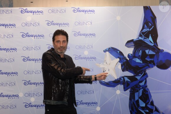 Exclusif - Premier anniversaire de la collaboration entre le sculpteur Richard Orlinski et Disneyland Paris, au Disney Store, à Paris, le 4 octobre 2018. © Rachid Bellak/Bestimage