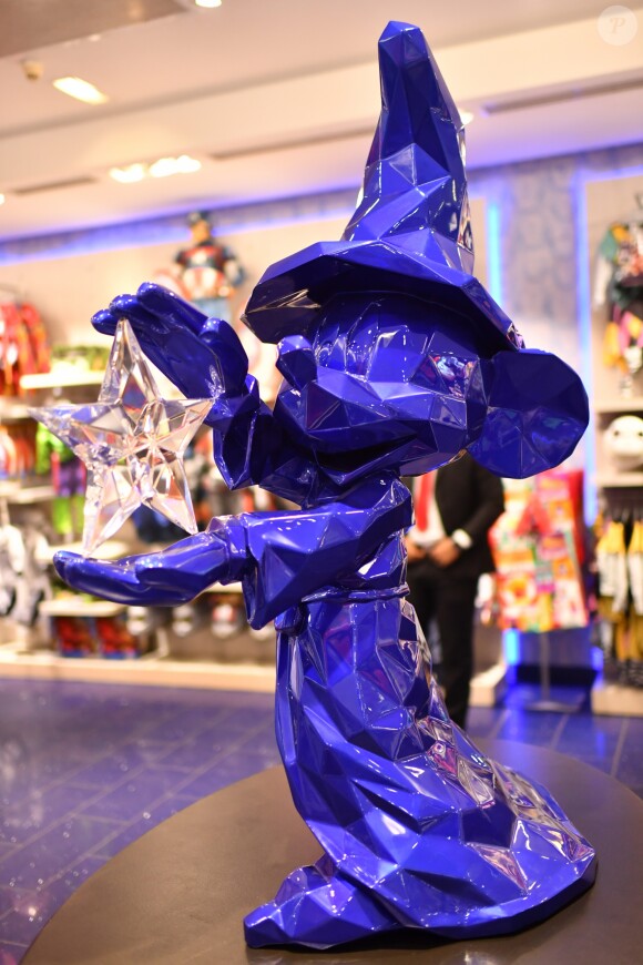 Exclusif - Premier anniversaire de la collaboration entre le sculpteur Richard Orlinski et Disneyland Paris, au Disney Store, à Paris, le 4 octobre 2018. © Rachid Bellak/Bestimage