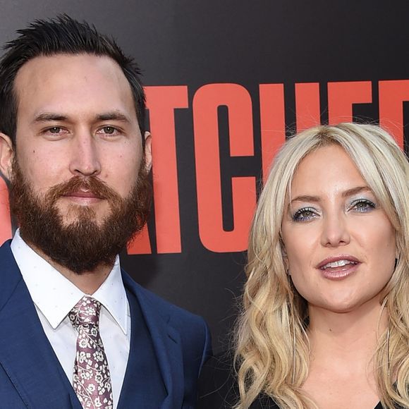 Kate Hudson et son compagnon Danny Fujikawa à la première de "Snatched" au Village Theatre à Los Angeles, le 10 mai 2017.