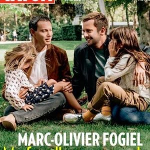 Marc-Olivier Fogiel en couverture de "Paris Match" avec son mari et leurs deux filles