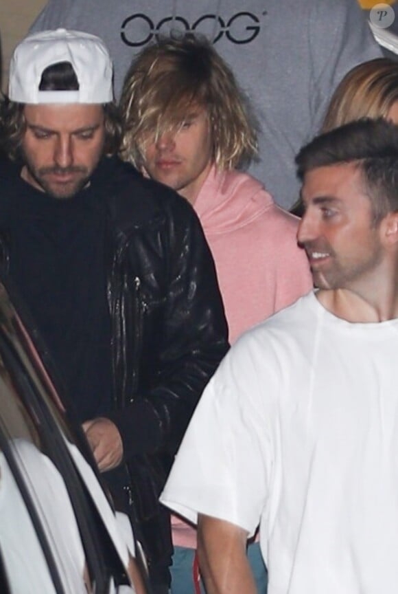 Justin Bieber sort de l'église à Los Angeles le 10 octobre 2018.