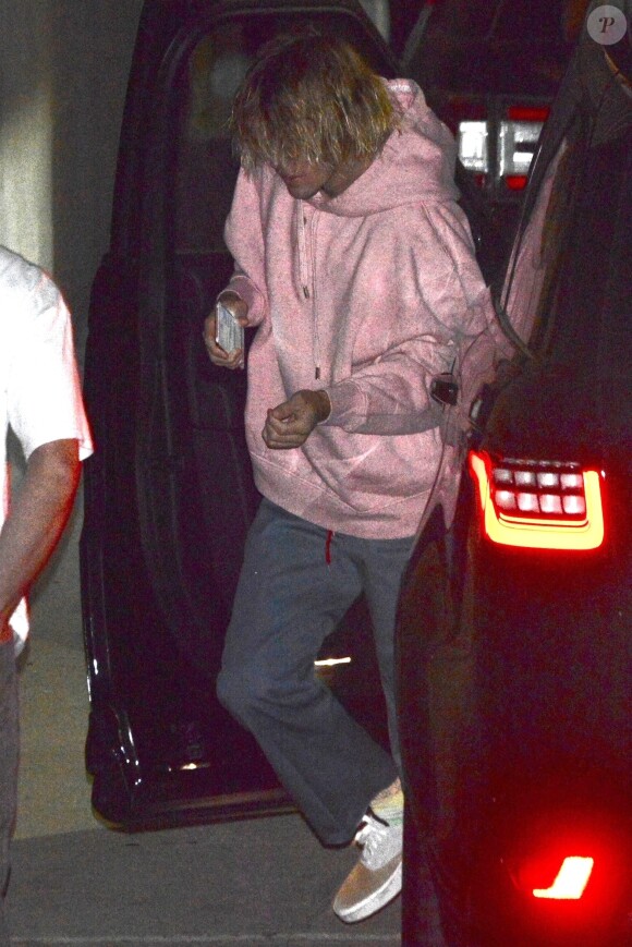 Justin Bieber sort de l'église à Los Angeles le 10 octobre 2018.