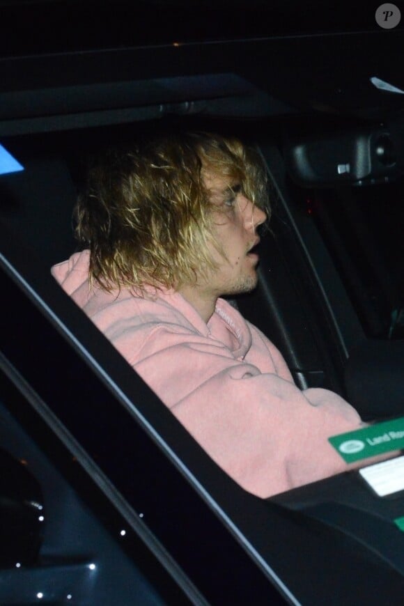 Justin Bieber sort de l'église à Los Angeles le 10 octobre 2018.