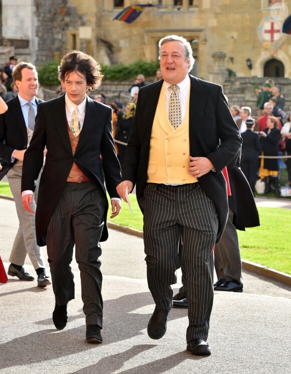 Elliott Spencer et Stephen Fry - Les invités arrivent à la chapelle St. George pour le mariage de la princesse Eugenie d'York et Jack Brooksbank au château de Windsor, Royaume Uni, le 12 octobre 2018.