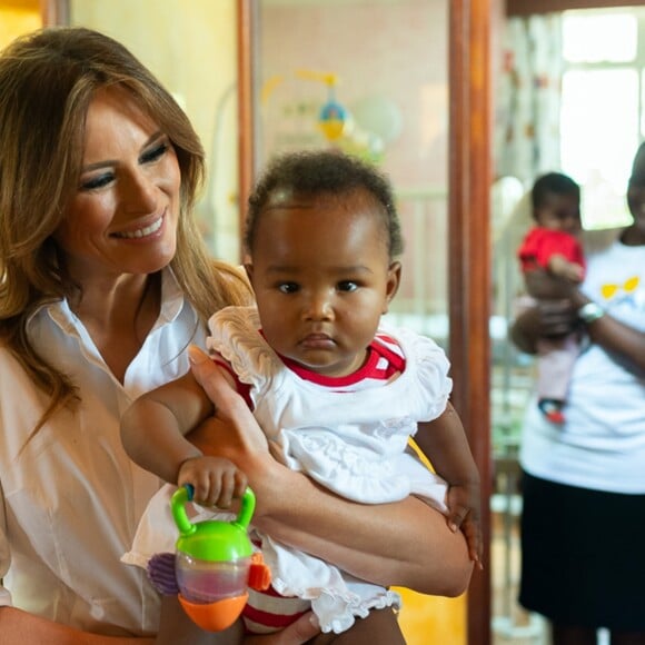 Melania Trump visite le foyer pour enfants "The Nest : Children's Home" à Nairobi, à l'occasion de son voyage au Kenya. Le 5 octobre 2018