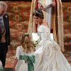 La princesse Eugenie d'York (robe Peter Pilotto) et le prince Andrew, duc d’York - Cérémonie de mariage de la princesse Eugenie d'York et Jack Brooksbank en la chapelle Saint-George au château de Windsor, Royaume Uni le 12 octobre 2018.