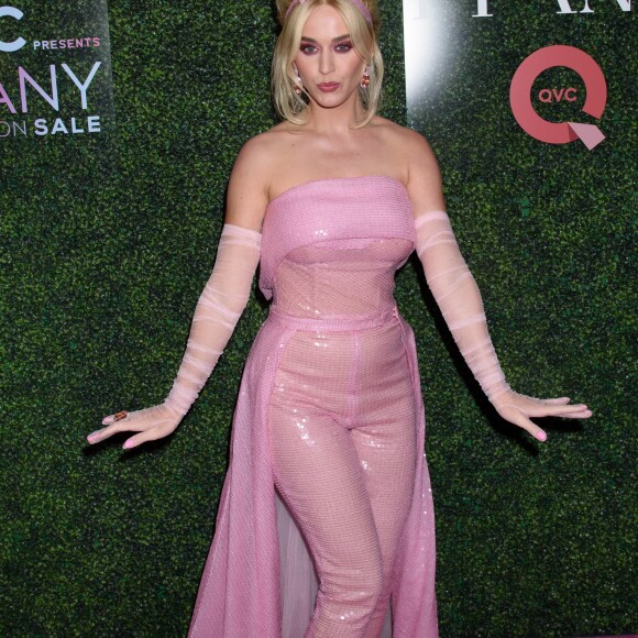 Katy Perry assiste au 25e gala annuel FFANY Shoes on Sale à la Ziegfeld Ballroom à New York, le 11 octobre 2018.