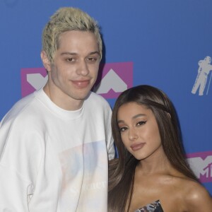 Pete Davidson et sa fiancée Ariana Grande - Photocall des MTV Video Music Awards 2018 au Radio City Music Hall à New York, le 20 août 2018.  New York, NY - Celebrity arrivals at the 2018 MTV Video Music Awards at Radio City Music Hall in New York, NY. on August 20th 201820/08/2018 - New York