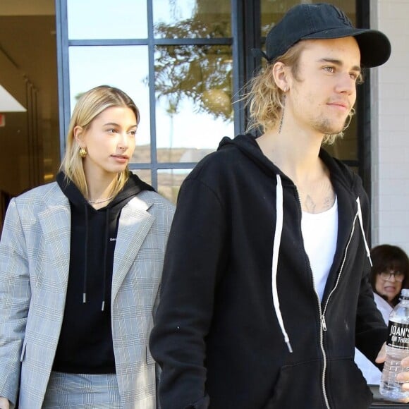 Justin Bieber et sa femme Hailey Baldwin sortent d'un déjeuner à Studio City le 16 octobre 2018.