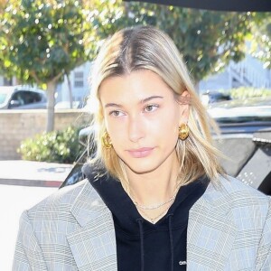 Justin Bieber et sa femme Hailey Baldwin sortent d'un déjeuner à Studio City le 16 octobre 2018.