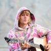 Justin Bieber joue une sérénade à la guitare à sa fiancée Hailey Baldwin assis sur une fontaine devant le palais de Buckhingam à Londres le 18 septembre 2018.