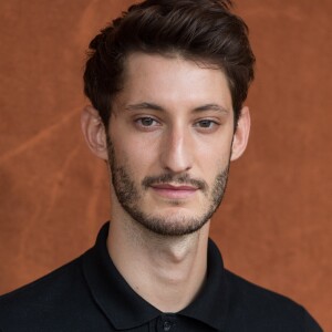 Pierre Niney - Les célébrités au village des Internationaux de Tennis de Roland Garros à Paris, le 10 juin 2018. © Jacovides/Moreau/Bestimage