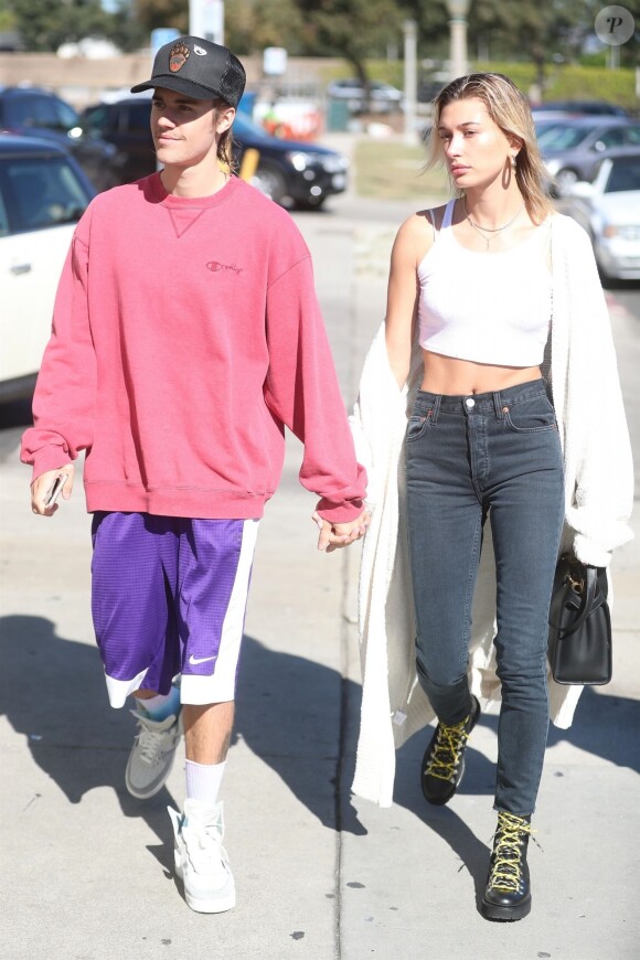 Justin Bieber et sa femme Hailey Baldwin sont allés prendre le petit-déjeuner main dans la main à Toluca Lake, le 17 octobre 2018.