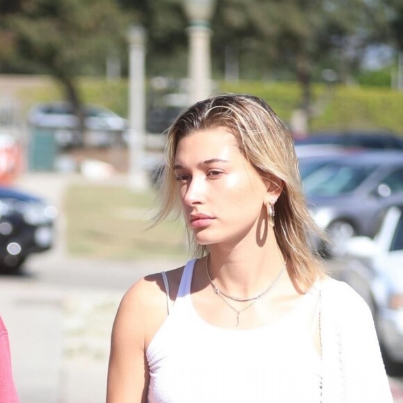 Justin Bieber et sa femme Hailey Baldwin sont allés prendre le petit-déjeuner main dans la main à Toluca Lake, le 17 octobre 2018.