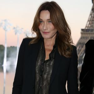 Carla Bruni-Sarkozy - People au défilé de mode "Saint-Laurent" PAP printemps-été 2019 au Trocadero devant la Tour Eiffel à Paris le 25 septembre 2018 © Denis Guignebourg/Bestimage