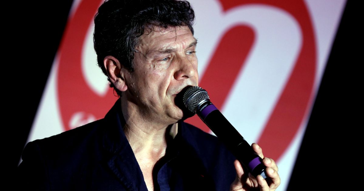 Exclusif Marc Lavoine en concert privé organisé par M Radio sur un bateau mouche qui naviguait Exclusif Marc Lavoine en concert privé organisé par M Radio sur un bateau mouche qui naviguait