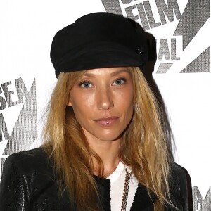 Semi Exclusif - Laura Smet présente son court-métrage "Thomas" au festival du film de Chelsea au cinéma AMC à New York le 20 octobre 2018. Le lendemain de la sortie de l'album posthume de son père Johnny Hallyday. Pour son premier court-métrage, Laura Smet a confié le premier rôle à sa mère N.Baye.