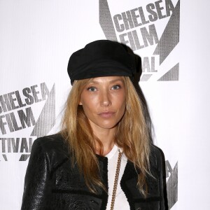 Semi Exclusif - Laura Smet présente son court-métrage "Thomas" au festival du film de Chelsea au cinéma AMC à New York le 20 octobre 2018. Le lendemain de la sortie de l'album posthume de son père Johnny Hallyday. Pour son premier court-métrage, Laura Smet a confié le premier rôle à sa mère N.Baye.