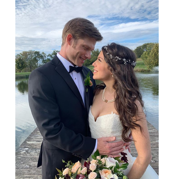 L'acteur américain Chris Carmack s'est marié le 20 octobre 2018 à sa compagne Erin Slaver.