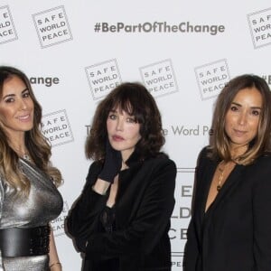 Exclusif - Fadia Otte (Présidente Fondatrice de Safe World Peace), Hatika Maatig (équipe de communication de SAFE WORLD PEACE), Isabelle Adjani (qui participe par solidarité et bénévolement au lancement du site), Samia Chales et Candice Berner - Lancement du site de la marque "Safe World Peace" à la Société d'Encouragement pour l'Industrie Nationale à Paris, le 22 octobre 2018. Cette marque de joaillerie est la seule au monde à être complètement dédiée à l'humanitaire. Créé par Fadia Otte, Safe World Peace associe trois symboles très forts : la croix chrétienne, le croissant de l'Islam et l’étoile de David afin de transmettre un message de respect, de solidarité, de tolérance, d’amour et de respect. Texte lu par I. Adjani : "Déclarer la paix, c’est plus difficile, plus long que déclarer la guerre : il faut du courage et de la détermination pour trouver le chemin de la paix à travers les conflits et les attentats qui laissent c des plaies à la surface du globe. New York, Londres, Karachi, Madrid, Alep, Paris, Bamako, Barcelone, Kaboul, Somalie, Nigéria, Yemen… partout dans le monde des explosions, des tirs de mitraillettes, des cris, des pleurs, du brui tet de la fureur qui ont rappelé à mon amie Fadia Otte ce qu’elle avait vécu enfant à Beyrouth, ce Beyrouth meurtri par les oppositions inter-religieuses qu’elle avait dû fuir… Comment lutter contre la folie qui s’empare des hommes qui s’entretuent et assassinent au nom de dieu ? Comment les convaincre que la paix est la seule voie possible pour l’humanité ? En associant les symboles des différentes religions dans ses créations, Fadia Otte invite toutes les communautés à coexister pacifiquement et à être solidaires les unes des autres pour venir en aide aux femmes, aux enfants et aux hommes qui sont toujours victimes de l’oppression, de l’ignorance et de l’intolérance. Pour Kofi Annan « la tolérance » était « une vertu qui rend la paix possible ». La tolérance est cet espace où chaque individu peut croire et exprimer ce qu’il veut, qu’il soit croyant, agnostique ou athée. C’est cette tolérance que Fadia Otte revendique, cette tolérance portée comme un étendard au poignet ou autour du cou qui peut nous rendre vertueux et nous guider vers la paix. Mais porter un bijou, un sac, cela suffit-il à changer le monde ? peut etre , oui, parce que pour changer le monde, chaque geste compte : créer pour mobiliser, créer pour avancer, créer pour rassembler, créer pour changer le regard que nous portons les uns sur les autres… les créations de Fadia Otte, pionniere de coeur d'une marque entièrement dédiée aux autres, permettra à travers ses ventes, de soutenir des projets concrets en faveur de tous ceux dont les souffrances ne s’arrêteront que quand l’ouverture et le dialogue remplaceront la haine et l’exclusion. “Vous voulez la paix : créez l’amour.” Les mots de Victor Hugo résonnent ce soir, ils peuvent nous inspirer comme nous inspire l’engagement de Fadia Otte sur le chemin de l’amour et de la paix. " © Pierre Perusseau/Bestimage  For Germany call for price No web/No blog pour Belgique/Suisse Exclusive - The "Safe World Peace" lauch party held at the "Societe d'Encouragement pour l'Industrie Nationale" in Paris, France, on October 22nd 2018. Created by Fadia Otte, Safe World Peace combines three strong symbols – the Christian cross, the star of David and the Islamic crescent – to spread the message of love, tolerance and respect.22/10/2018 - Paris