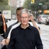 Le directeur général d'Apple, Tim Cook quitte l'hôtel Tribeca à New York le 19 septembre 2017.