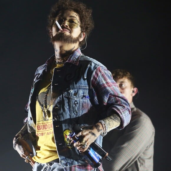 Rita Ora, déguisée en Post Malone, participe au concert "KISS Haunted House Party" à Wembley. Londres, le 26 octobre 2018.