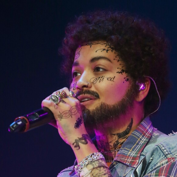 Rita Ora, déguisée en Post Malone, participe au concert "KISS Haunted House Party" à Wembley. Londres, le 26 octobre 2018.