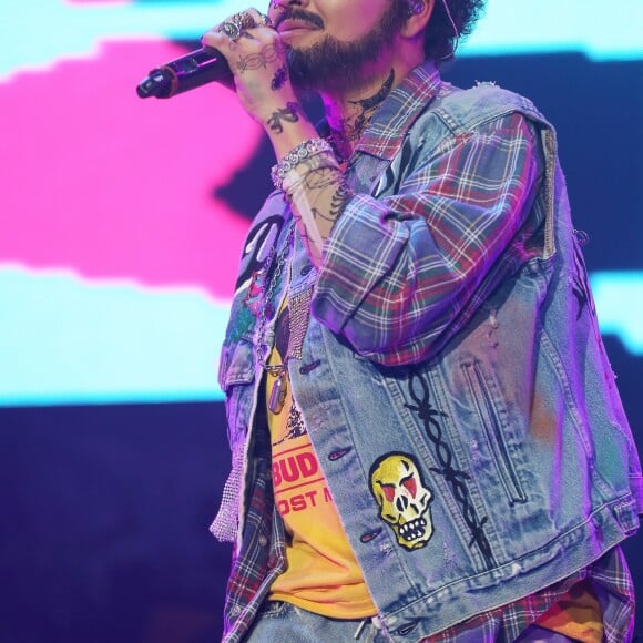 Rita Ora, déguisée en Post Malone, participe au concert "KISS Haunted House Party" à Wembley. Londres, le 26 octobre 2018.