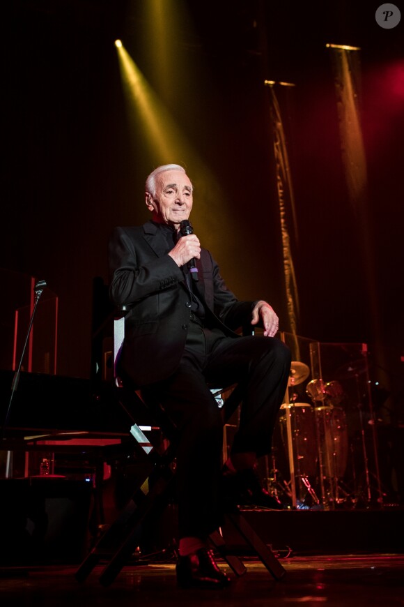Exclusif - Charles Aznavour en concert à l'Accorhotels Arena (POPB Bercy) à Paris. Le 13 décembre 2017 © Cyril Moreau / Bestimage