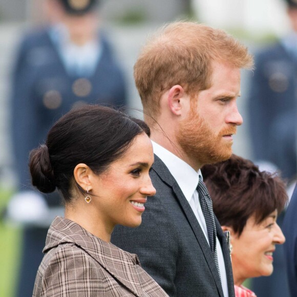Le prince Harry, duc de Sussex, et Meghan Markle, duchesse de Sussex, enceinte assistent à une cérémonie de bienvenue traditionnelle "Hongi" sur les pelouses de la Government House à Wellington, Nouvelle-Zélande, le 28 octobre 2018.