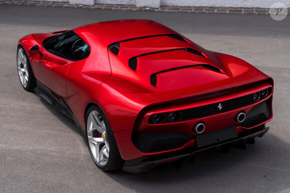 Ferrari dévoile la SP38, un modèle unique conçu pour un client sur base de 488 GTB. Si la mécanique reste inchangée, le design est inédit. Sous le capot, on retrouve le V8 3,9L biturbo offrant 670ch à la GTB.