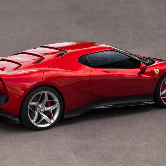 Ferrari dévoile la SP38, un modèle unique conçu pour un client sur base de 488 GTB. Si la mécanique reste inchangée, le design est inédit. Sous le capot, on retrouve le V8 3,9L biturbo offrant 670ch à la GTB.