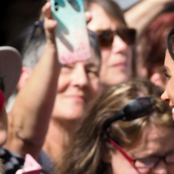 Meghan Markle, duchesse de Sussex (enceinte) lors d'un bain de foule à Rotorua, Nouvelle Zélande le 31 octobre 2018.