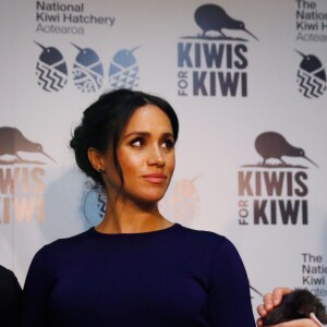 Meghan Markle, duchesse de Sussex (enceinte) lors de la visite d'un élevage de kiwis à Rainbow Springs , Rotorua en Nouvelle Zélande le 31 octobre 2018.