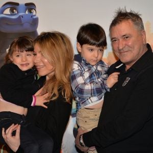 Jean-Marie Bigard avec sa femme Lola Marois et leurs enfants Jules et Bella à l'avant-première du film "Sahara" à l'UGC Ciné Cité Bercy à Paris, le 29 janvier 2017. © Ramsamy Veeren/Bestimage